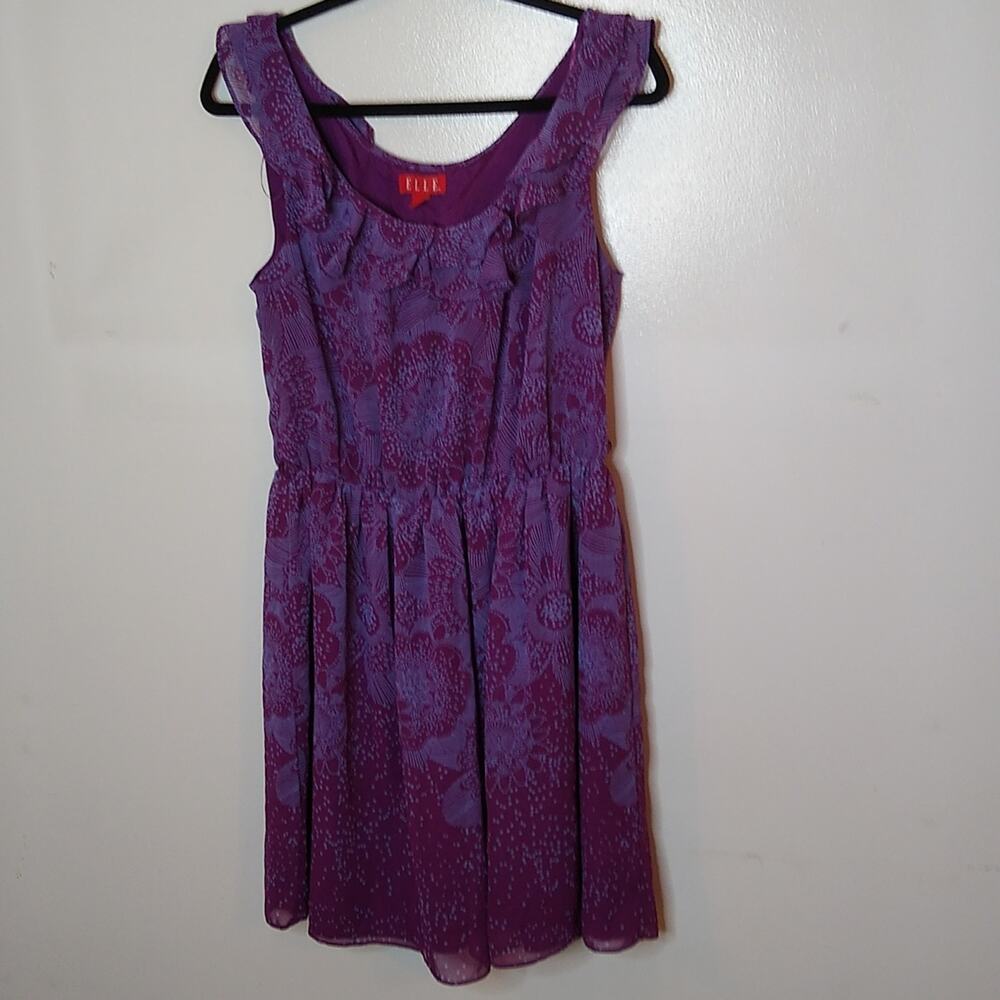 Ellie women's size medium purple paisley sleeveless dress. Classy.